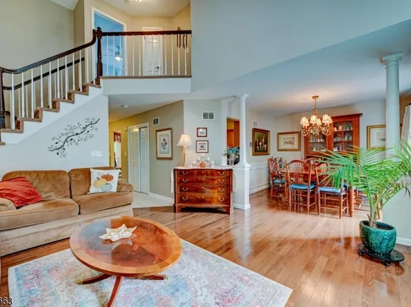 275 Morning Glory Ct, Readington Twp., NJ 08889
