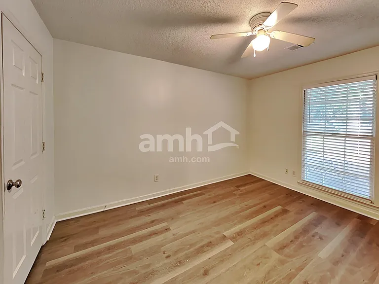 2442 Country Lake Ln — Photo 18