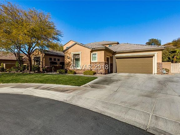 3rd image of 26 Pine Hollow Dr