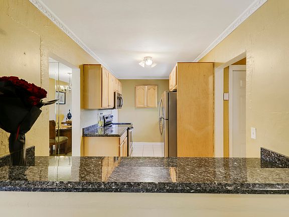5th image of 827 Caroline Avenue