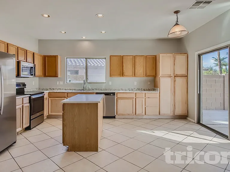 5030 W Glass Ln — Photo 8