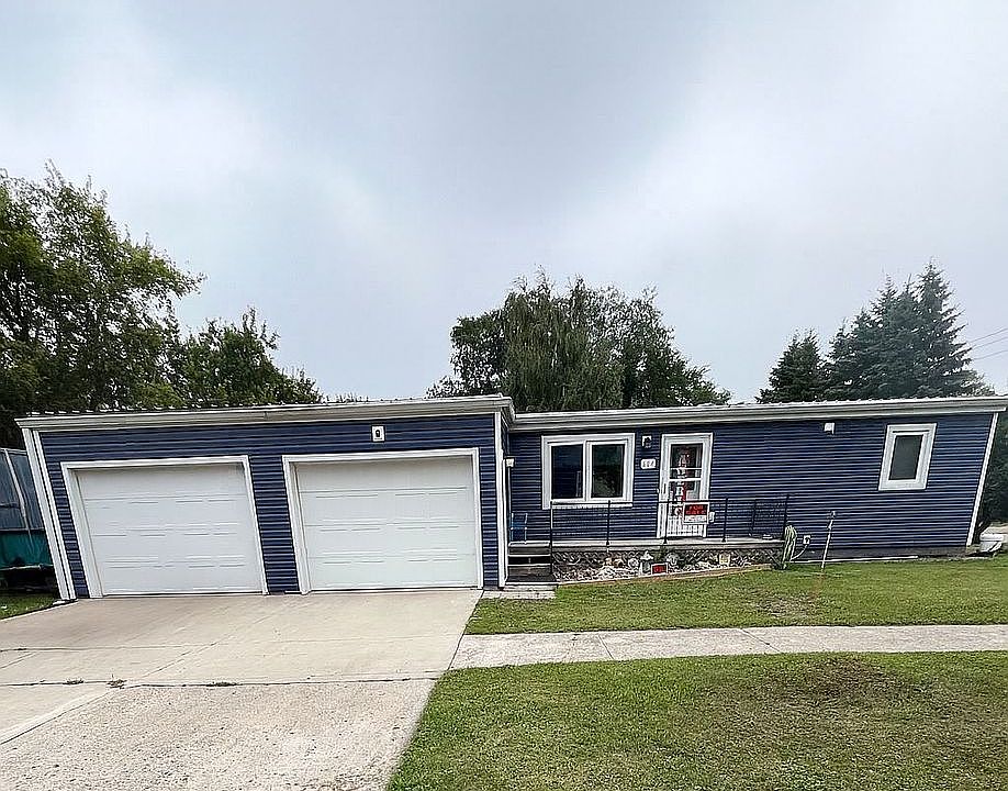 1st image of 604 2nd St W