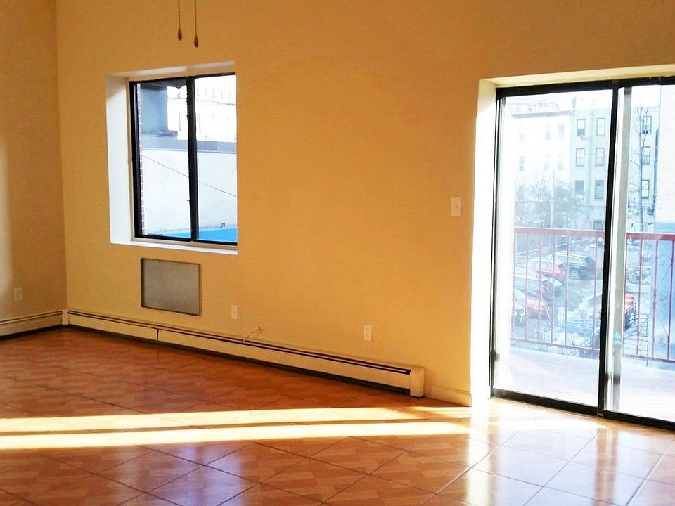 1st image of 39 Debevoise St APT 2B