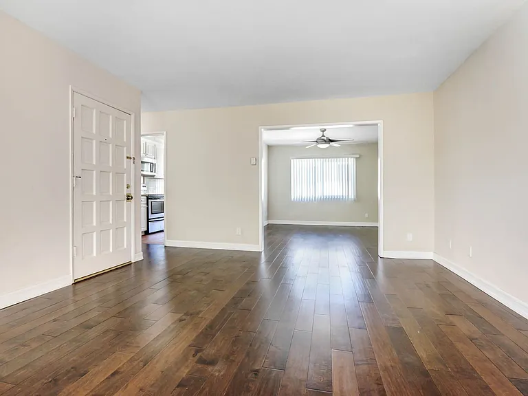 1319 Berkeley St in Santa Monica - large apartments, feels like a condo! — Photo 9