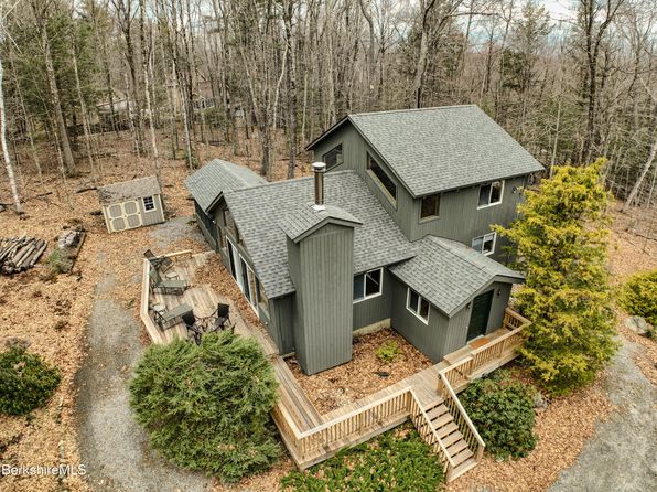 113 Iroquois Ave, Becket, MA 01223