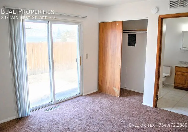 207 Van Nest St #3 — Photo 5