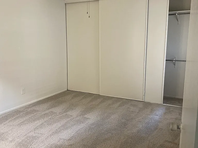 2-2 B1 946 SQ FT