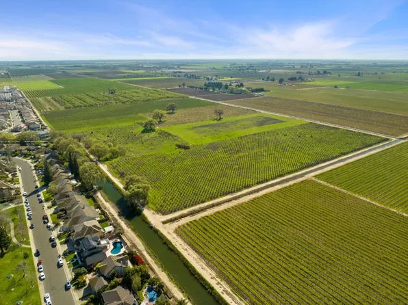 197 W Sargent Rd, Lodi, CA 95242