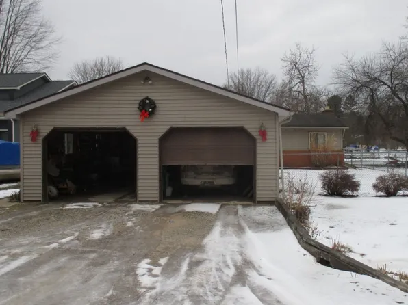 10890 Colony Rd, Pinckney, MI 48169
