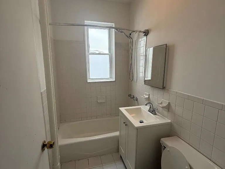 214 Lawton Ave #12 — Photo 8