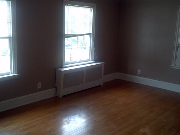 5th image of 2421 Boas St