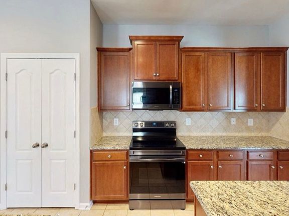 5th image of 505 Stowe Rd