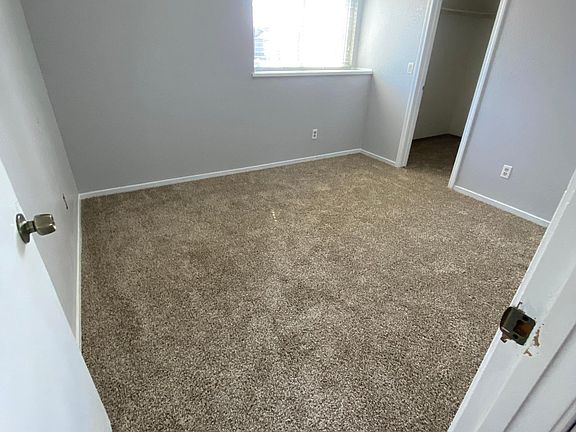 2nd image of 3211 Lakeshore Ct