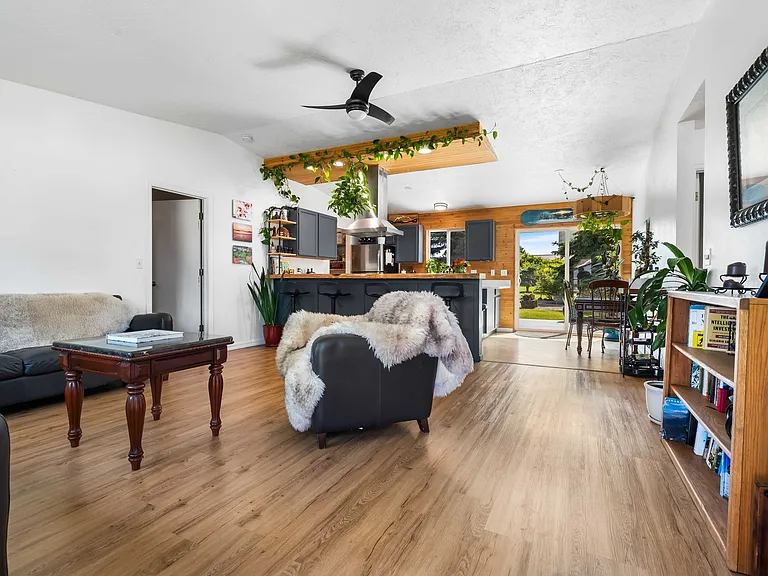 10892 N Krest St — Photo 8