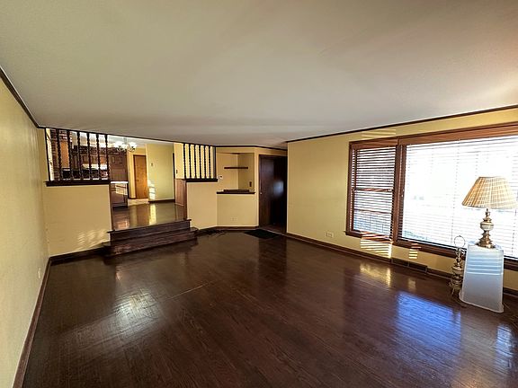 4th image of 10308 Laramie Ave