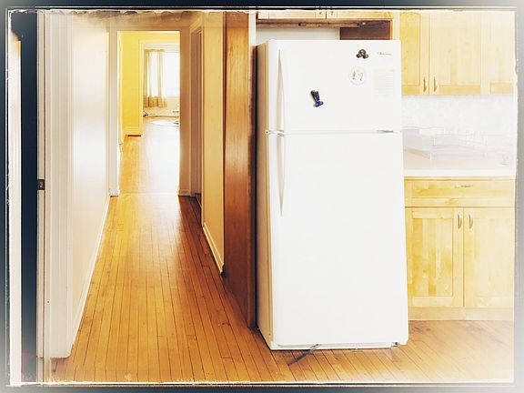 3rd image of 852 N Richmond St #3