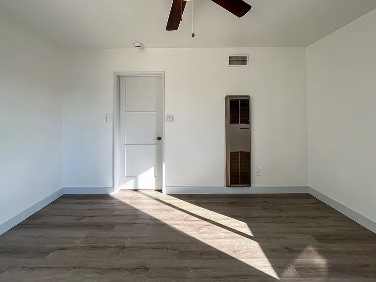 5919-5925 Crenshaw Blvd — Photo 14