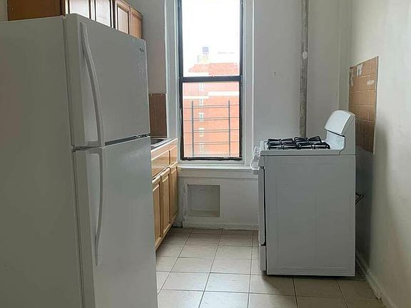2nd image of 183 W 238th St #41W