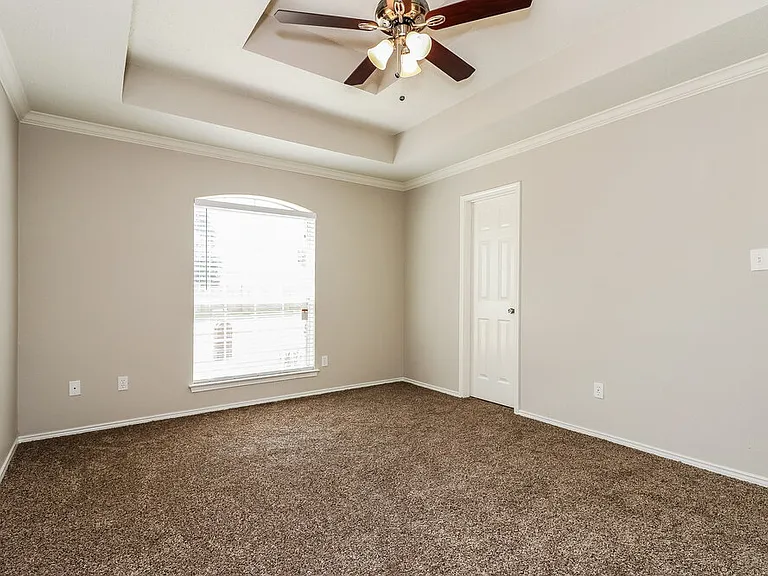 2844 Claremont Dr — Photo 8
