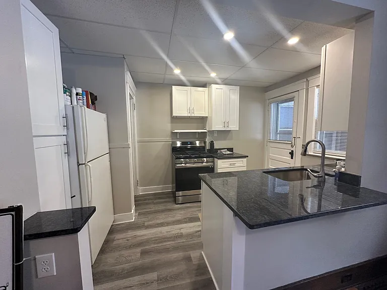 New Kitchen w/ Granite Tops