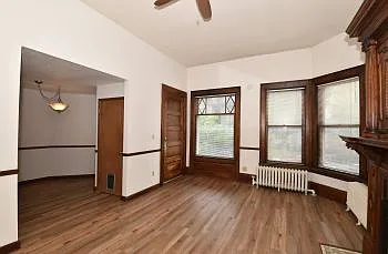 LAMINATE WOOD FLOORS