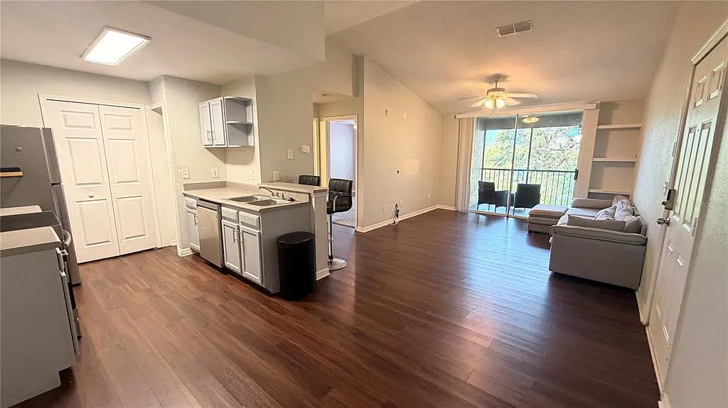 1 bed, 1.0 bath, 671 sqft, $1,500 — Photo 2