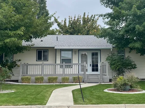707 Larson St, Grandview, WA 98930