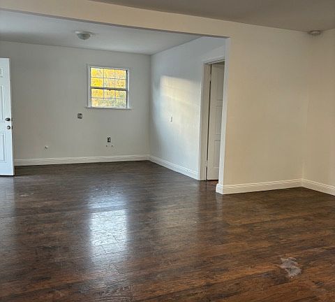 5th image of 7839 Hazeltine Ave