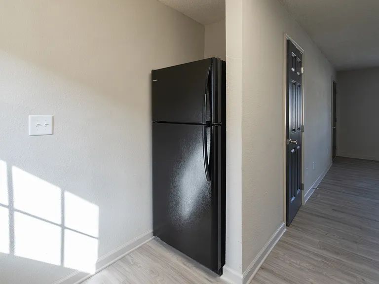 Eastside Crossing Apartments — Photo 11