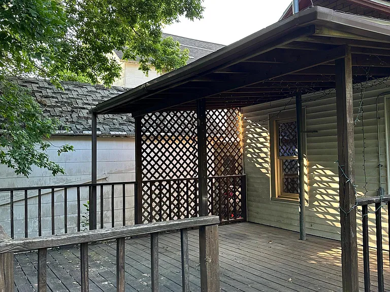1009 Jackson St — Photo 3