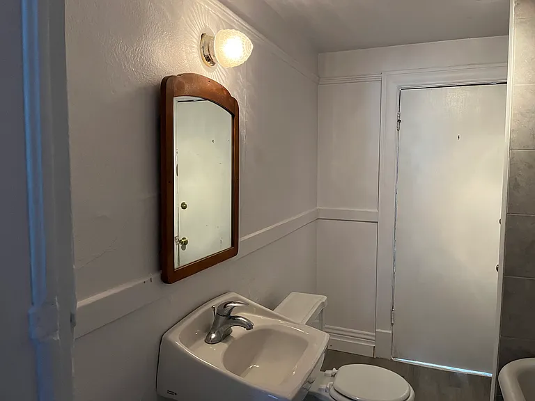 2 story 2 Bed / 2 Bath Charming Dowtown Cottage - Just-Renovated — Photo 12