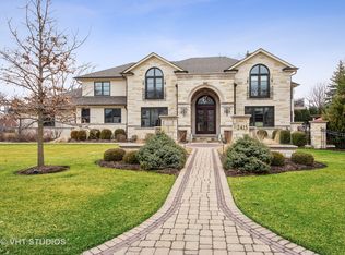 2415 N Pine Ave, Arlington Heights, IL 60004