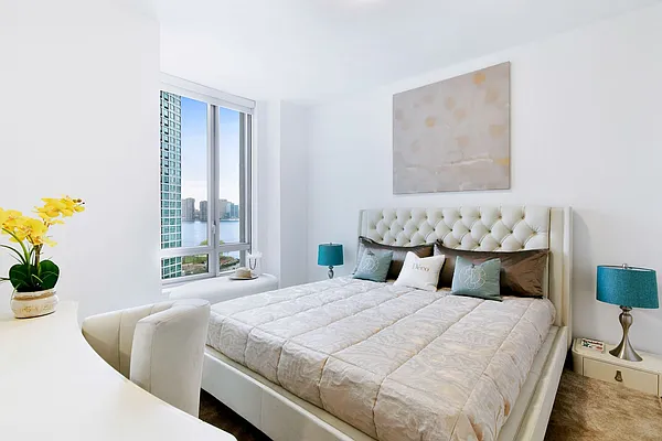 Sold by Compass | media 6