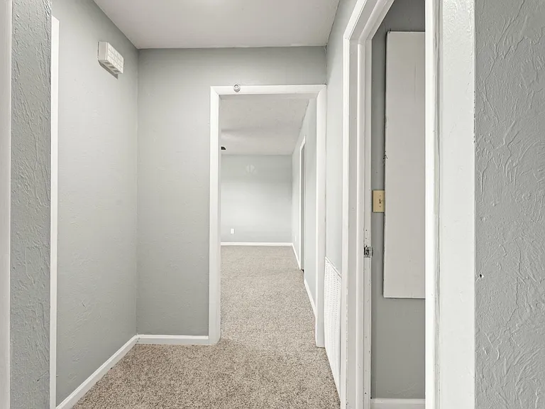 1029 Hoyt Ave — Photo 14