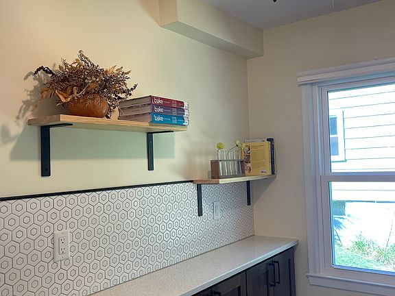 4th image of 1000 Brooks St #1