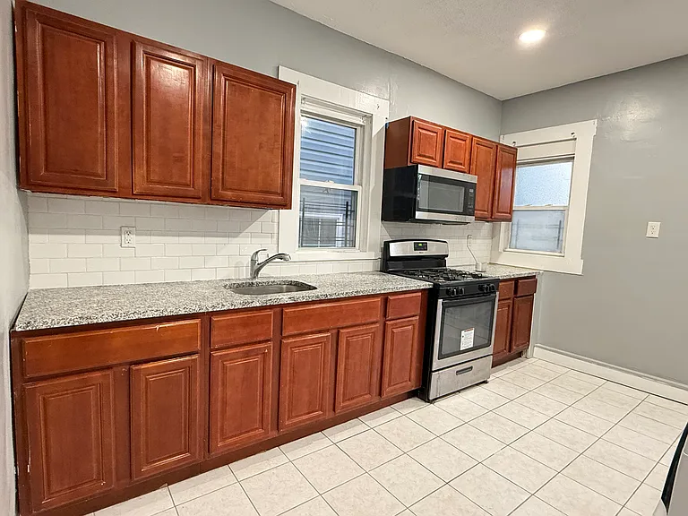 44 N 16th St #2 — Photo 3