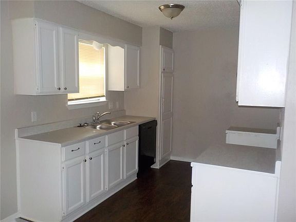 3rd image of 2825 Lana Cir