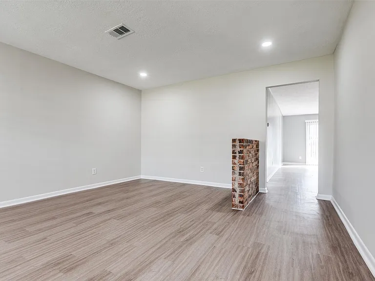 5426 Fairgreen Ln — Photo 3