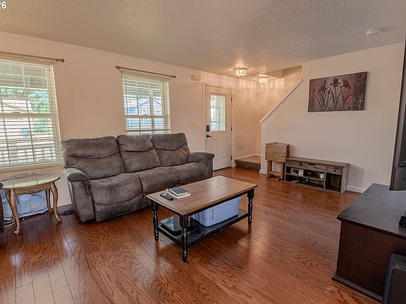 5th image of 413 Costello Dr