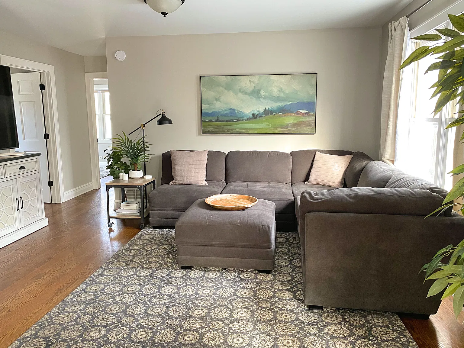 5 bed, 2700 sqft, $3,895 — Photo 3