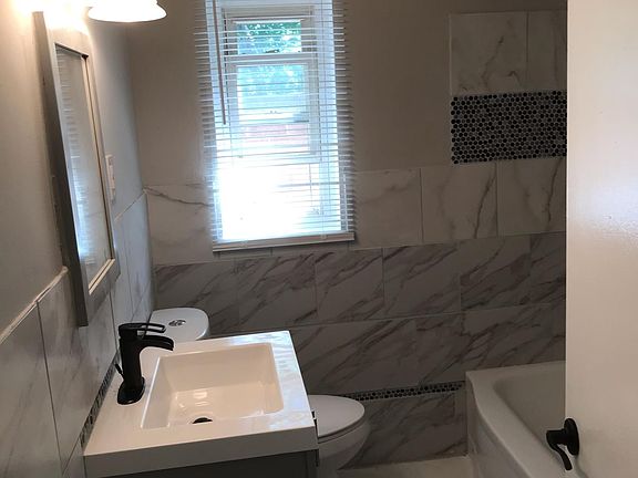 3rd image of 18915 Hilliard Blvd #D