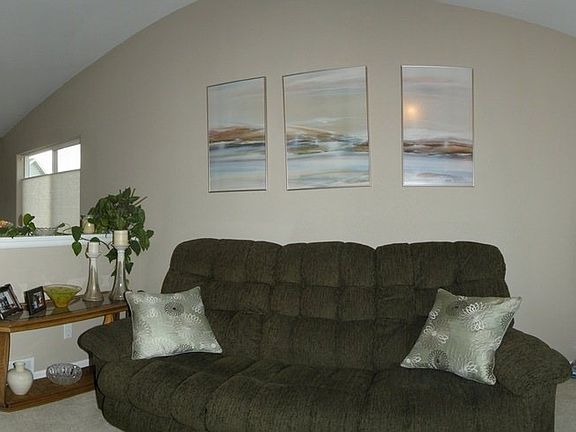 Family Room 4