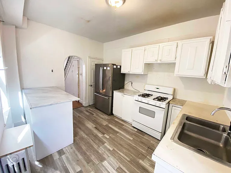 534 E Indiana Ave — Photo 16