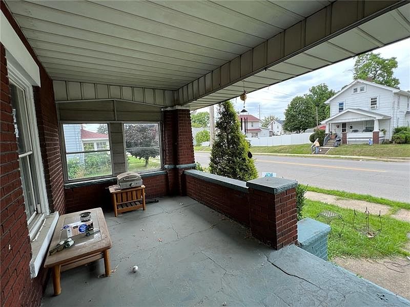 916 Stambaugh Ave, Sharon, PA 16146 Zillow