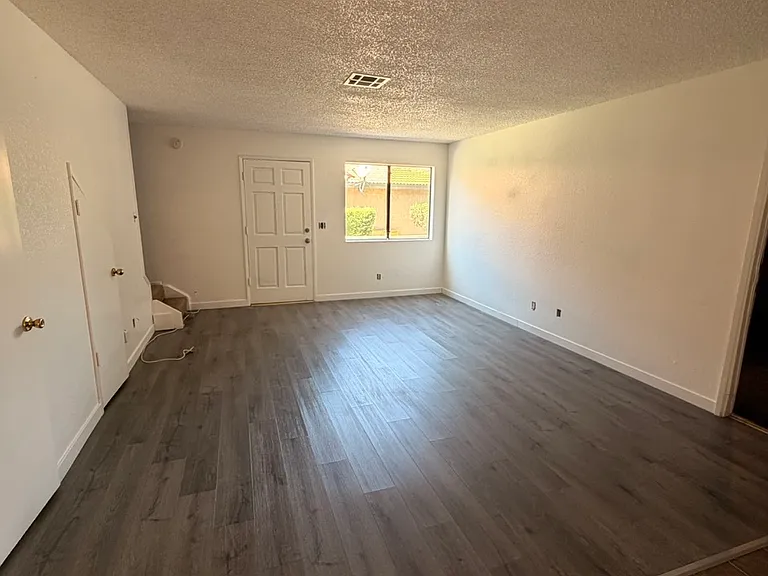 1728 W Avenue J #1 — Photo 4