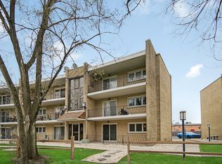 9514 S 86th Ave APT 106, Hickory Hills, IL 60457