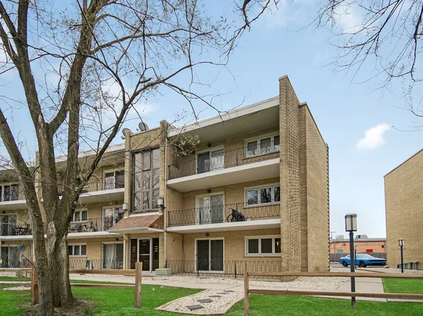 9514 S 86th Ave APT 106, Hickory Hills, IL 60457