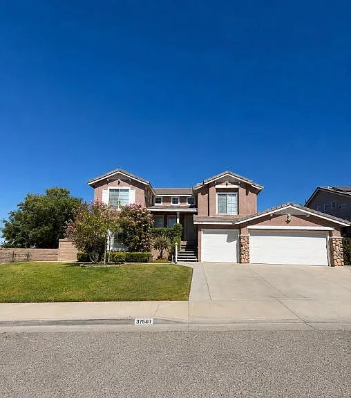 38530 Cougar Pass — Photo 1