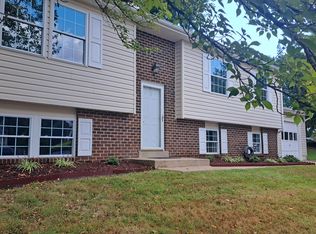 4520 Briarton Dr, Chantilly, VA 20151