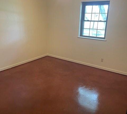 3rd image of 821 E Stegall Rd